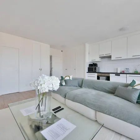 Eiffel Tower Magical View Fabulous 1 Br Apartment